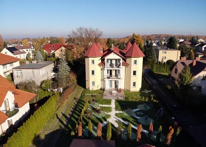 The Castle - Free Parking - Self Check In (Adults Only)